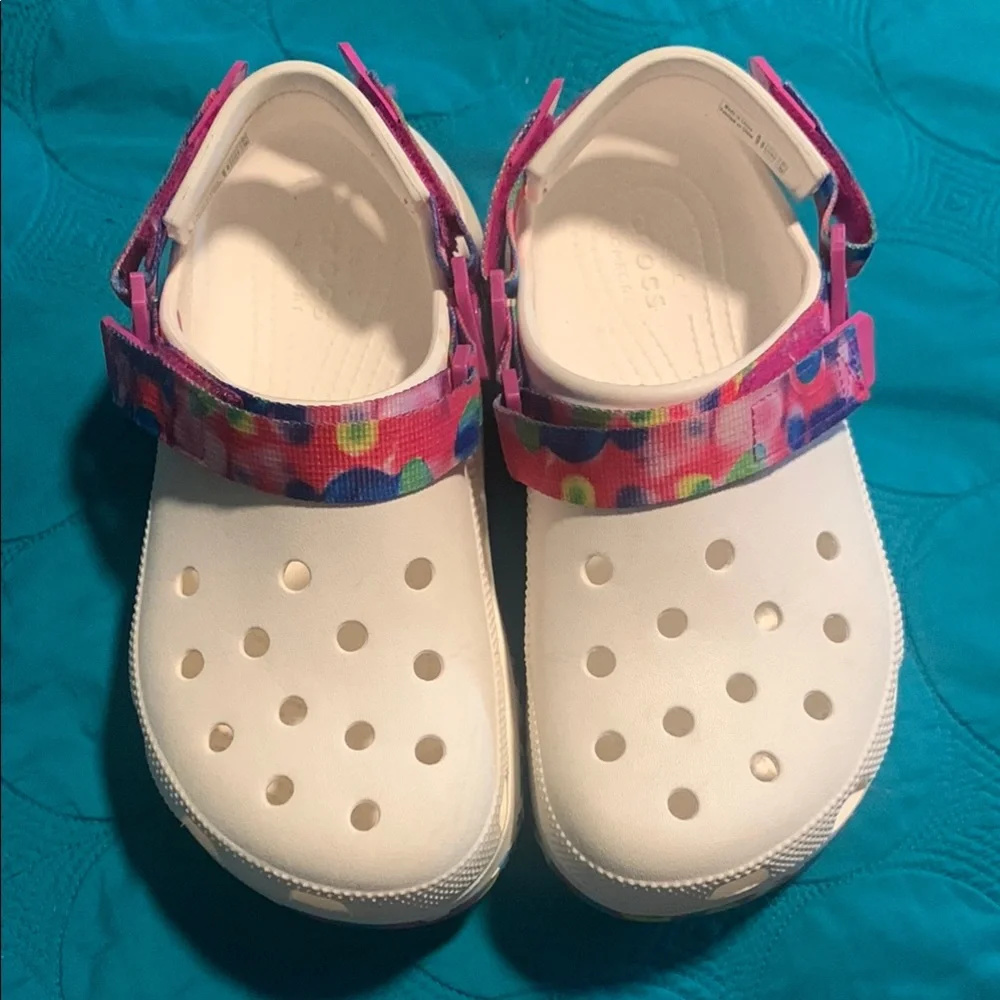 CROCS White and Pink Sandals with Geometric Pattern - Picture 2 of 12